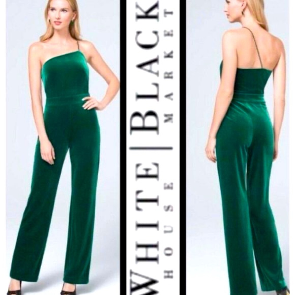 Be the best dressed for 🍀 St. Patty’s Day 🍀in this emerald green jumpsuit!